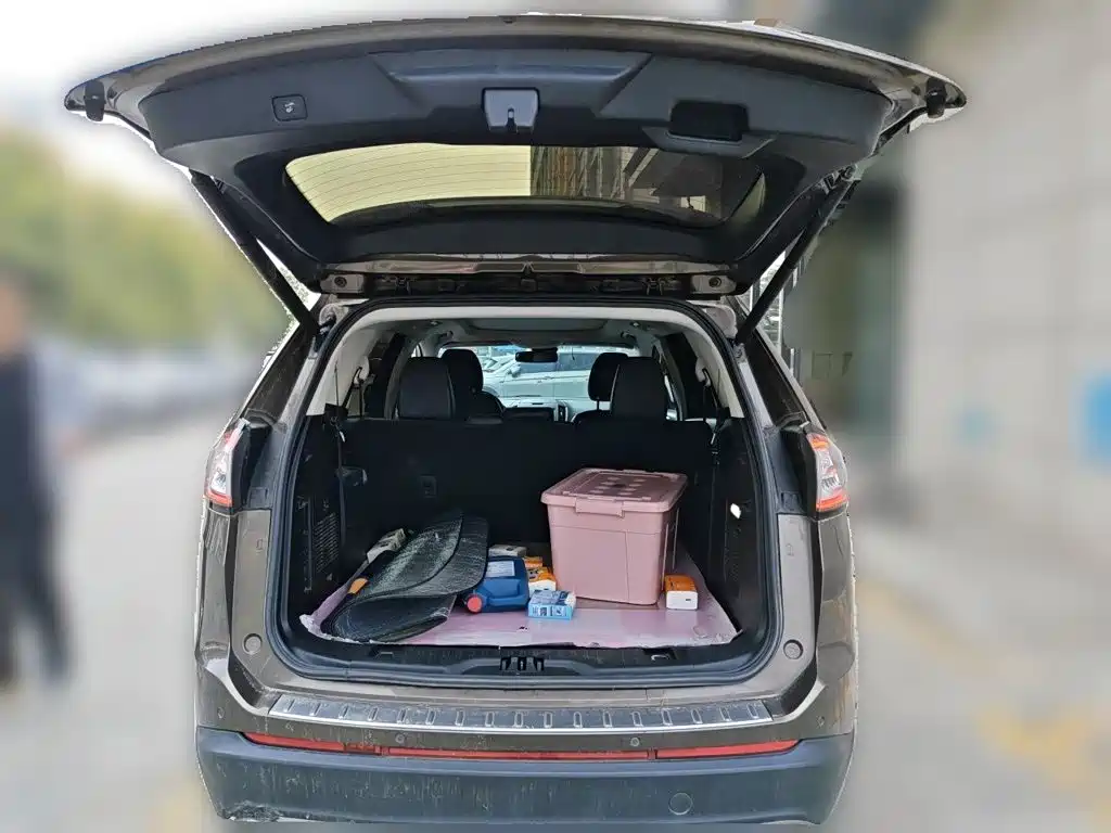 Фото 15 - Ford Edge