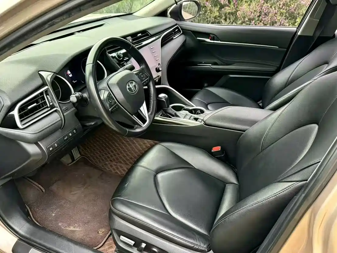 Toyota Camry 2018 2.5G Luxury Edition фото 8