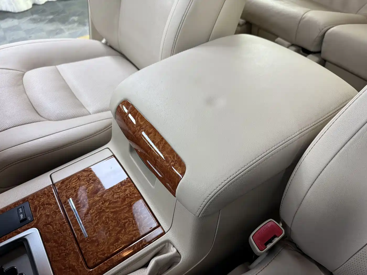 Toyota Land Cruiser 2012 4.0L Automatic VX фото 32