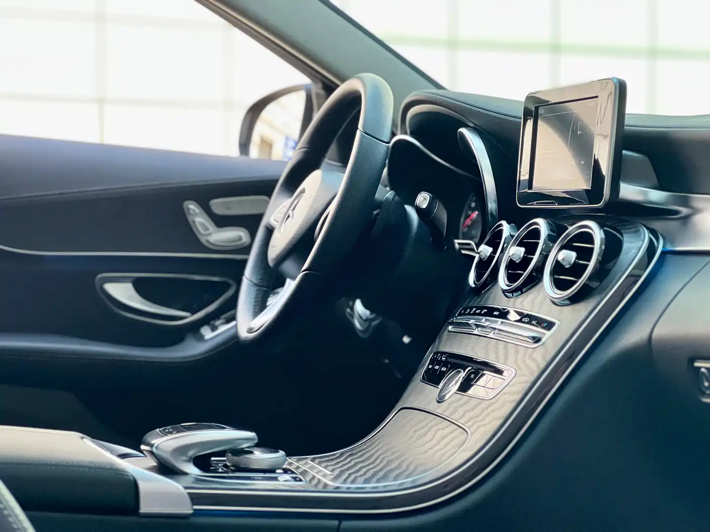 Mercedes-Benz C-Class 2017 Facelift C 200 L Sport Edition фото 19
