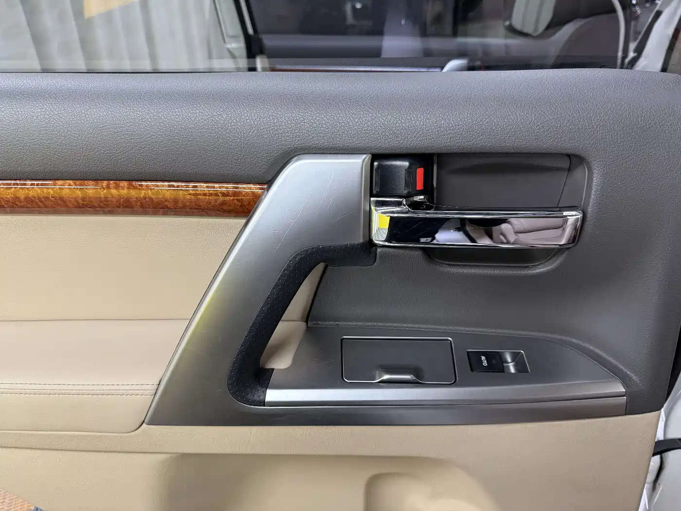 Toyota Land Cruiser 2012 4.0L Automatic VX фото 27