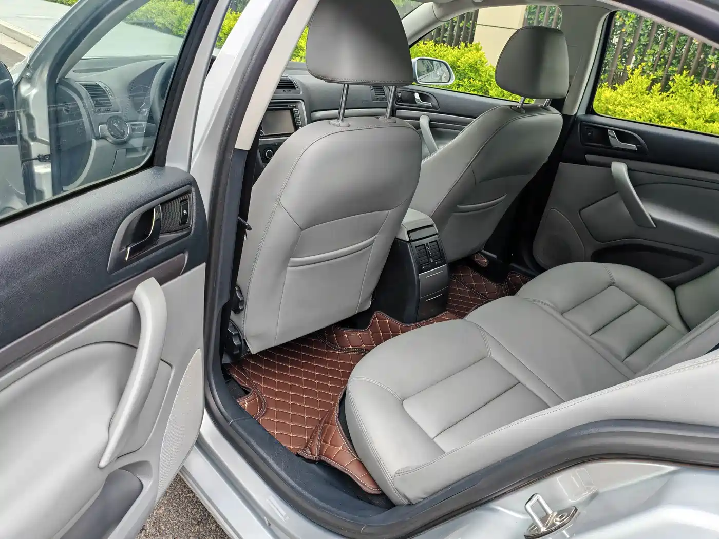 Škoda Octavia 2012 1.6L Auto Yijun Edition фото 8