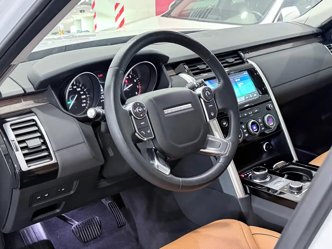 Land Rover Discovery 2017 3.0 SC V6 HSE фото 5