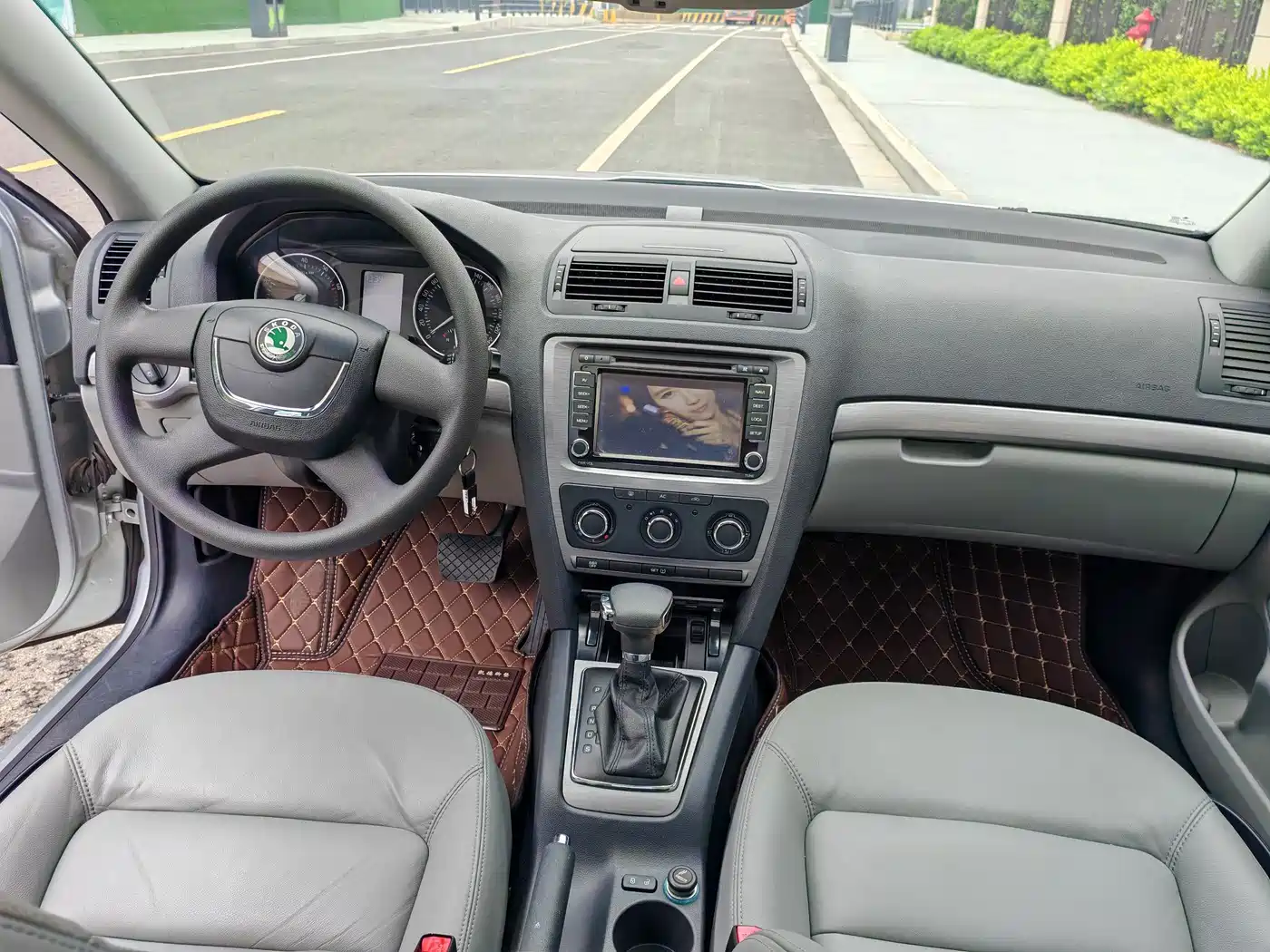 Škoda Octavia 2012 1.6L Auto Yijun Edition фото 10