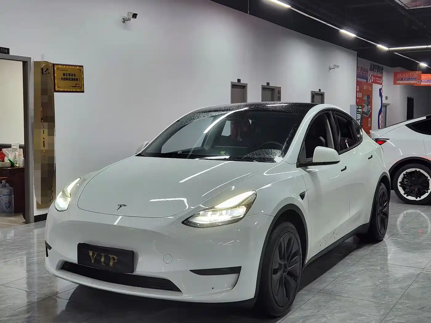 TESLA MODEL Y
