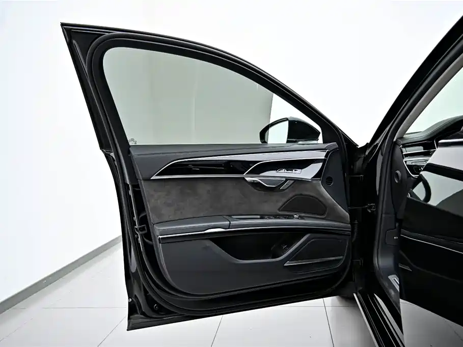 Audi A8 New Energy 2022 A8L 60 TFSIe quattro Collector's Edition фото 20