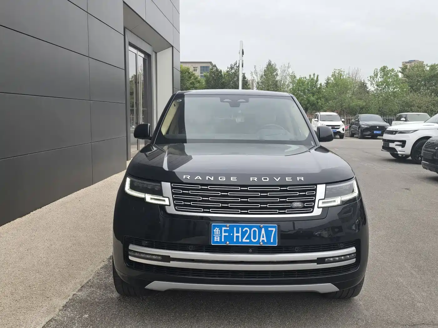 Land Rover Range Rover 2024 3.0 L6 400PS Genesis Extended фото 2