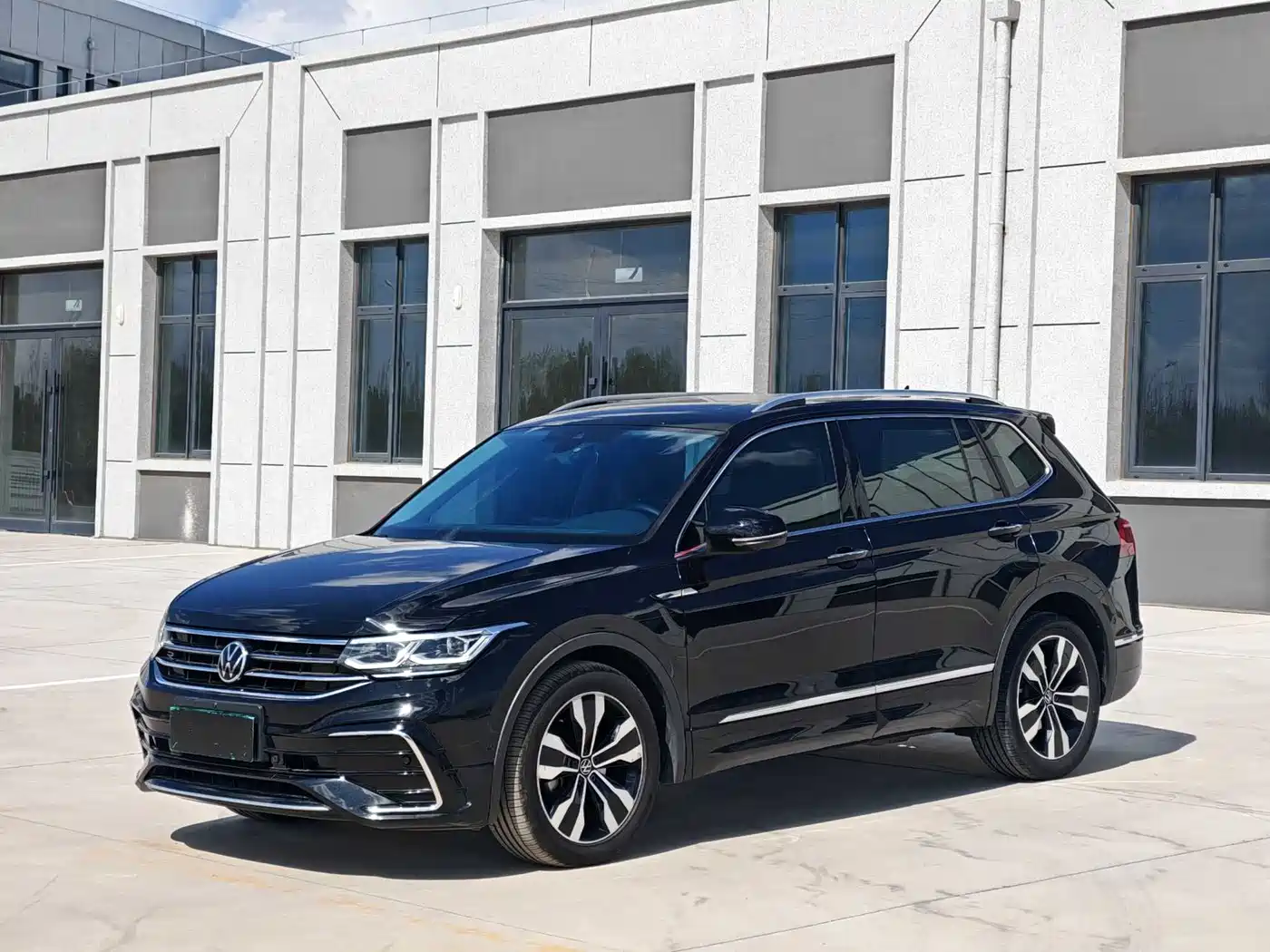 Volkswagen Tiguan L 2022 330TSI Auto 2WD R-Line Premium Edition