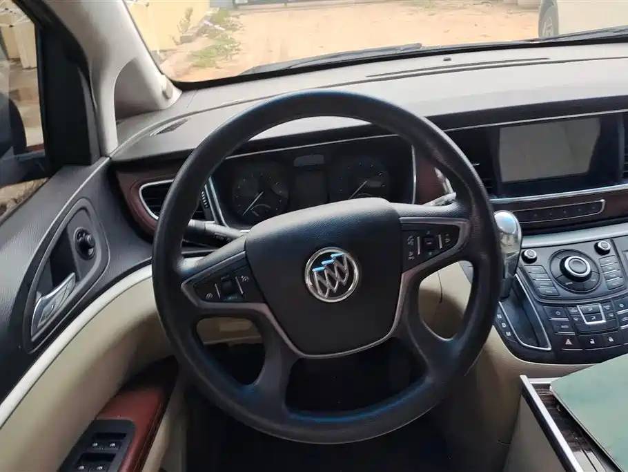 Buick GL8 2015 2.4L Luxury Business Exclusive Edition фото 15