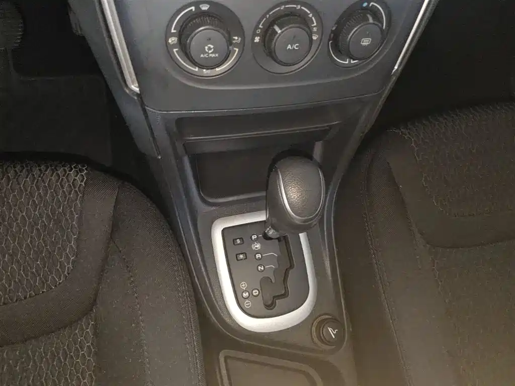 Peugeot 308 2014 Model Joy Edition Classic 1.6L Automatic Superior Style фото 14