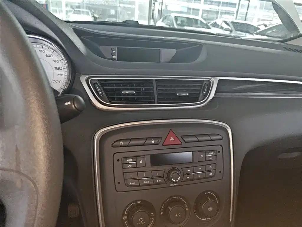 Peugeot 308 2014 Model Joy Edition Classic 1.6L Automatic Superior Style фото 13