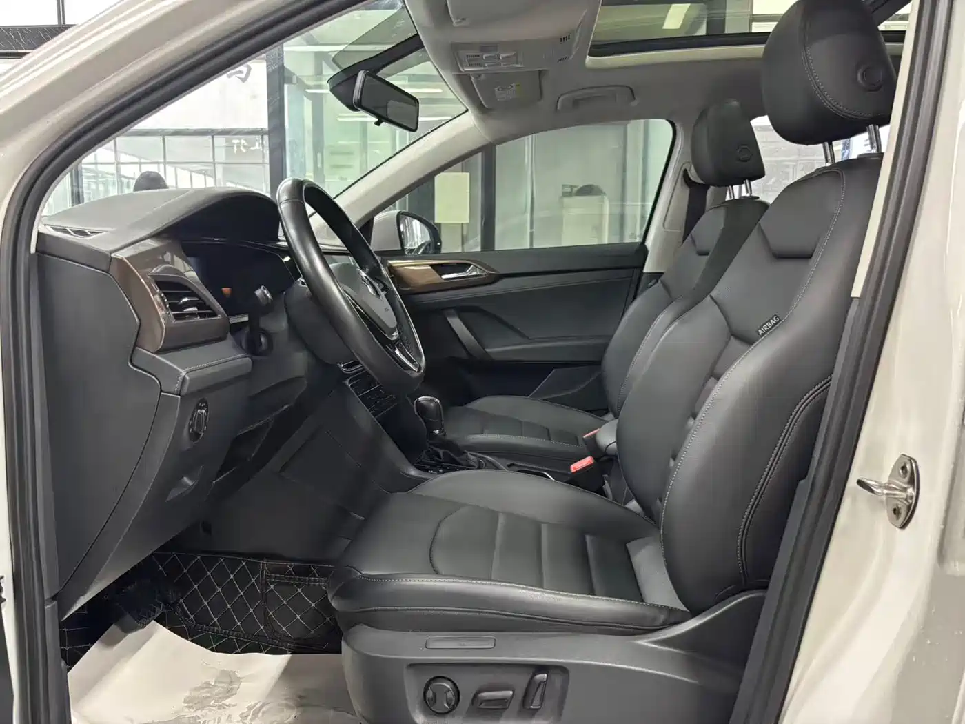 Volkswagen Tharu 2022 280TSI FWD Luxury Edition фото 9