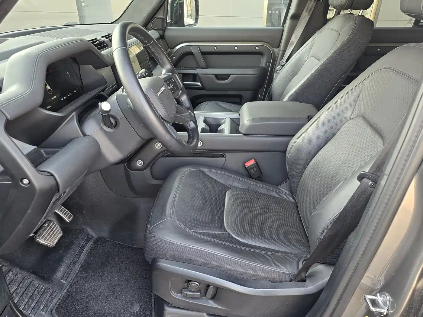 Land Rover Defender 2025 110 3.0T P400 X фото 12