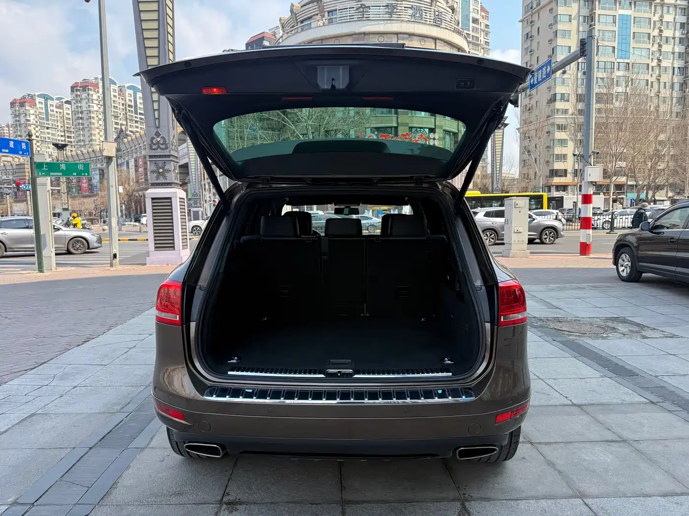 Volkswagen Touareg 2012 R-Line High Spec фото 8