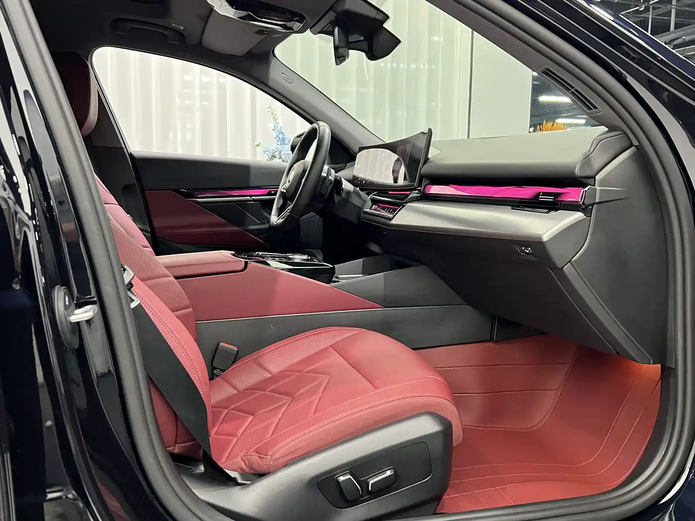 BMW 5 Series 2025 525Li M Sport Package фото 4
