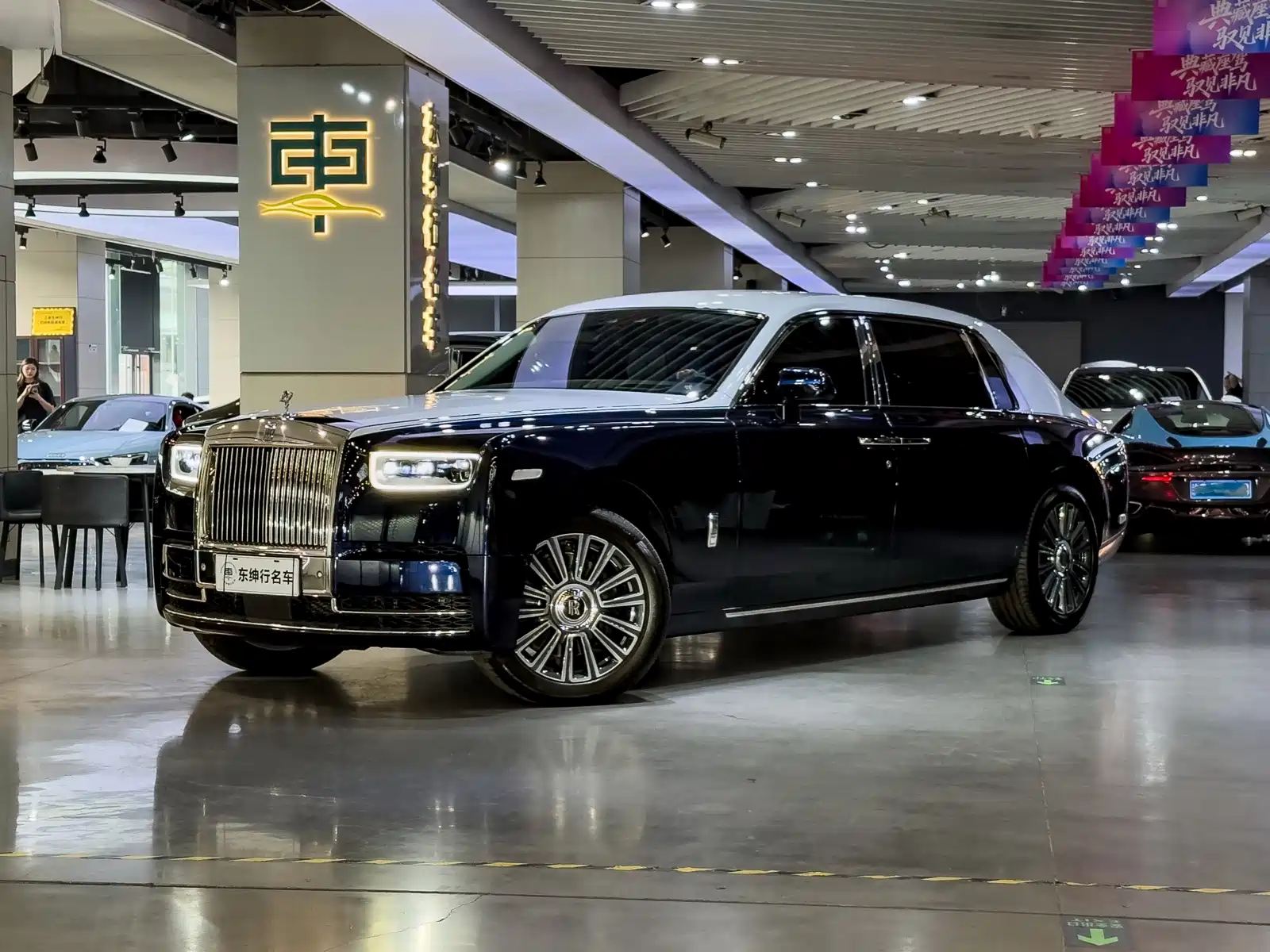 Фото 1 - Rolls-Royce Phantom