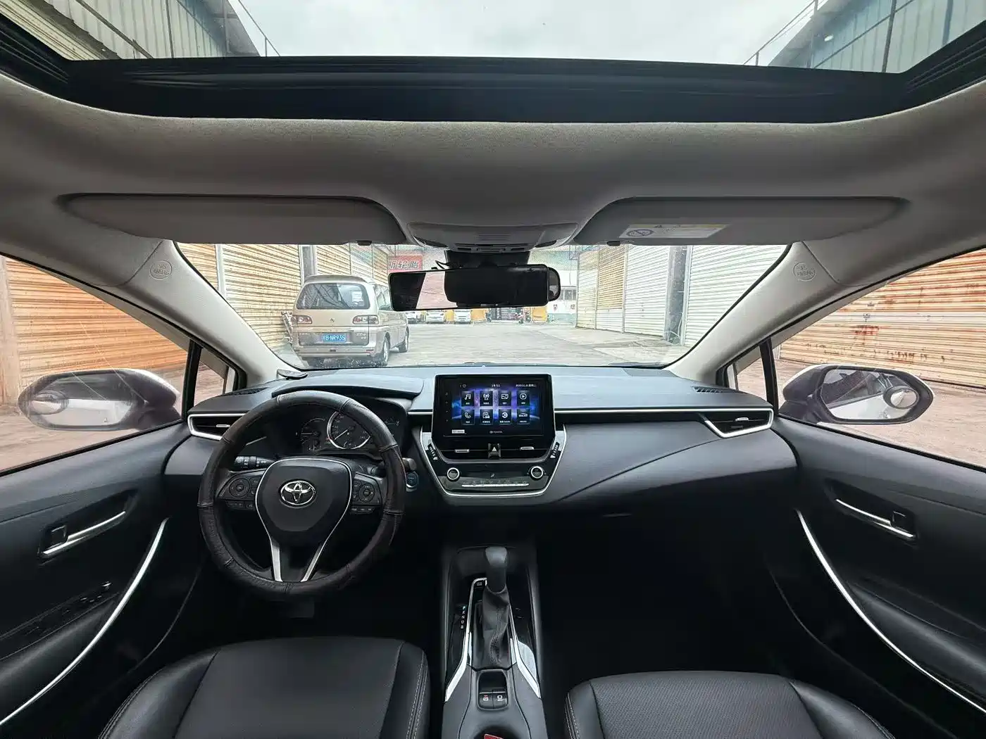 Toyota Corolla 2019 Hybrid 1.8L E-CVT GL-i Elite Edition фото 9