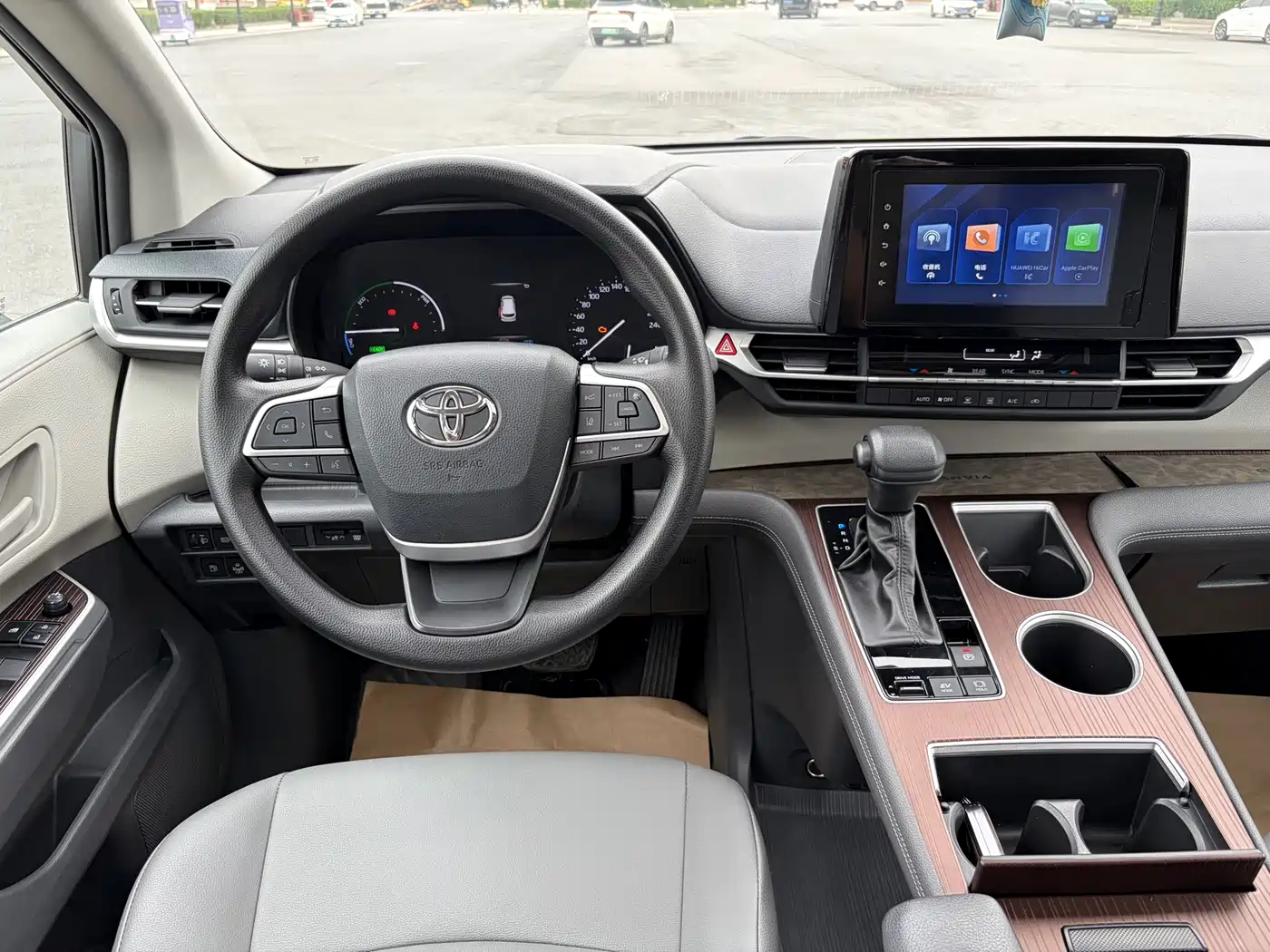 Toyota Granvia 2024 2.5L Hybrid Comfort фото 9