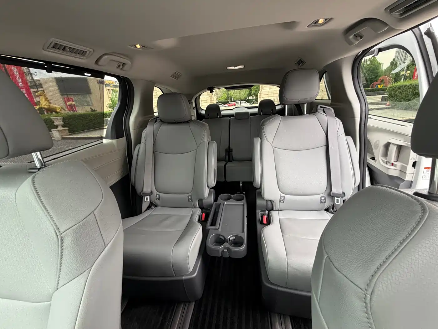 Toyota Granvia 2024 2.5L Hybrid Comfort фото 12