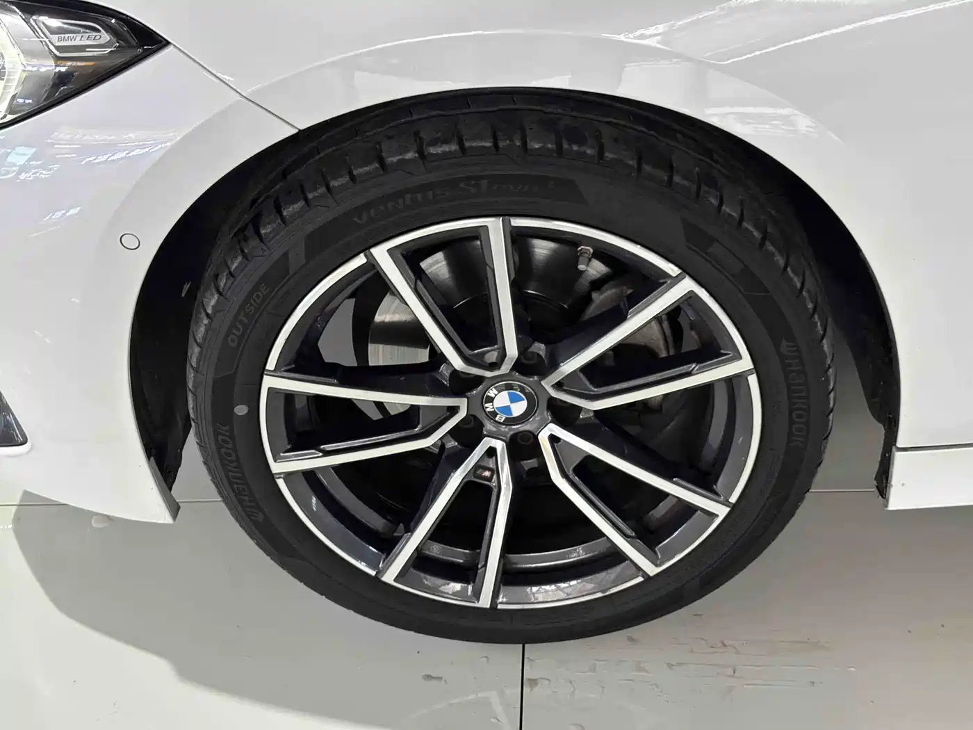 BMW 3 Series 2023 325Li M Sport Package фото 8