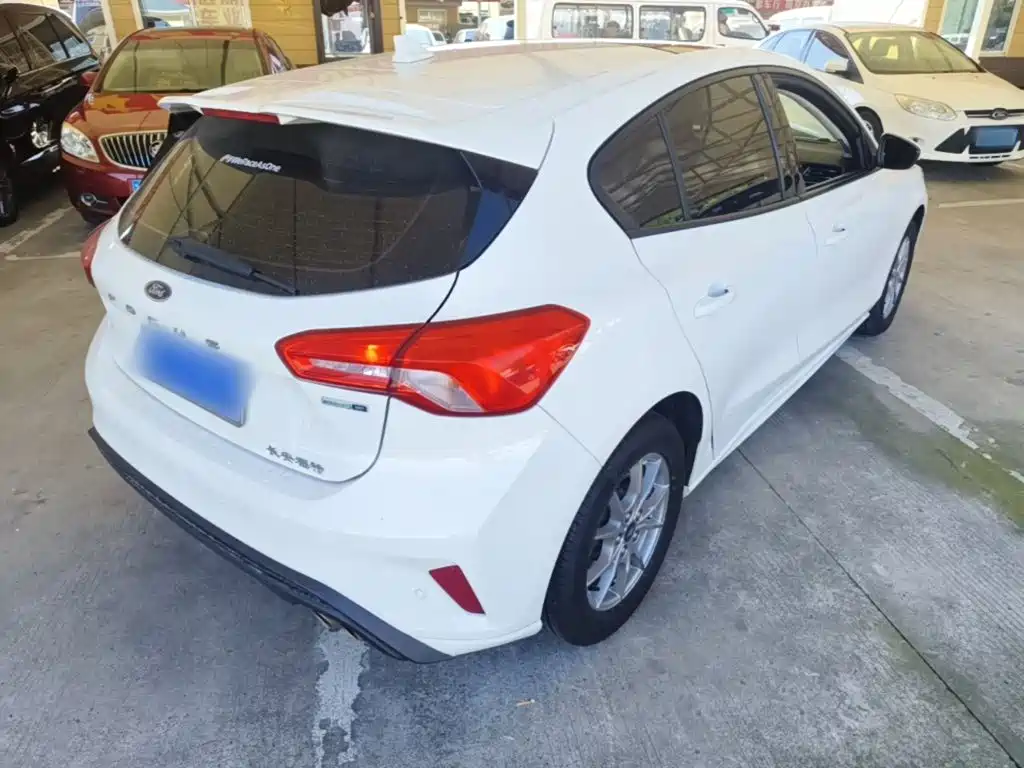 Ford Focus 2022 2021 Hatchback EcoBoost 180 Auto Trend