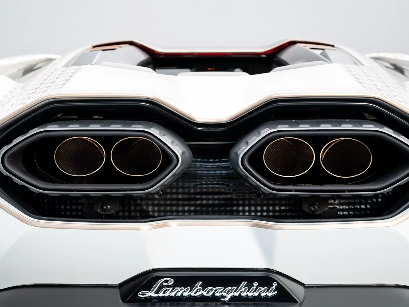 LAMBORGHINI REVUELTO