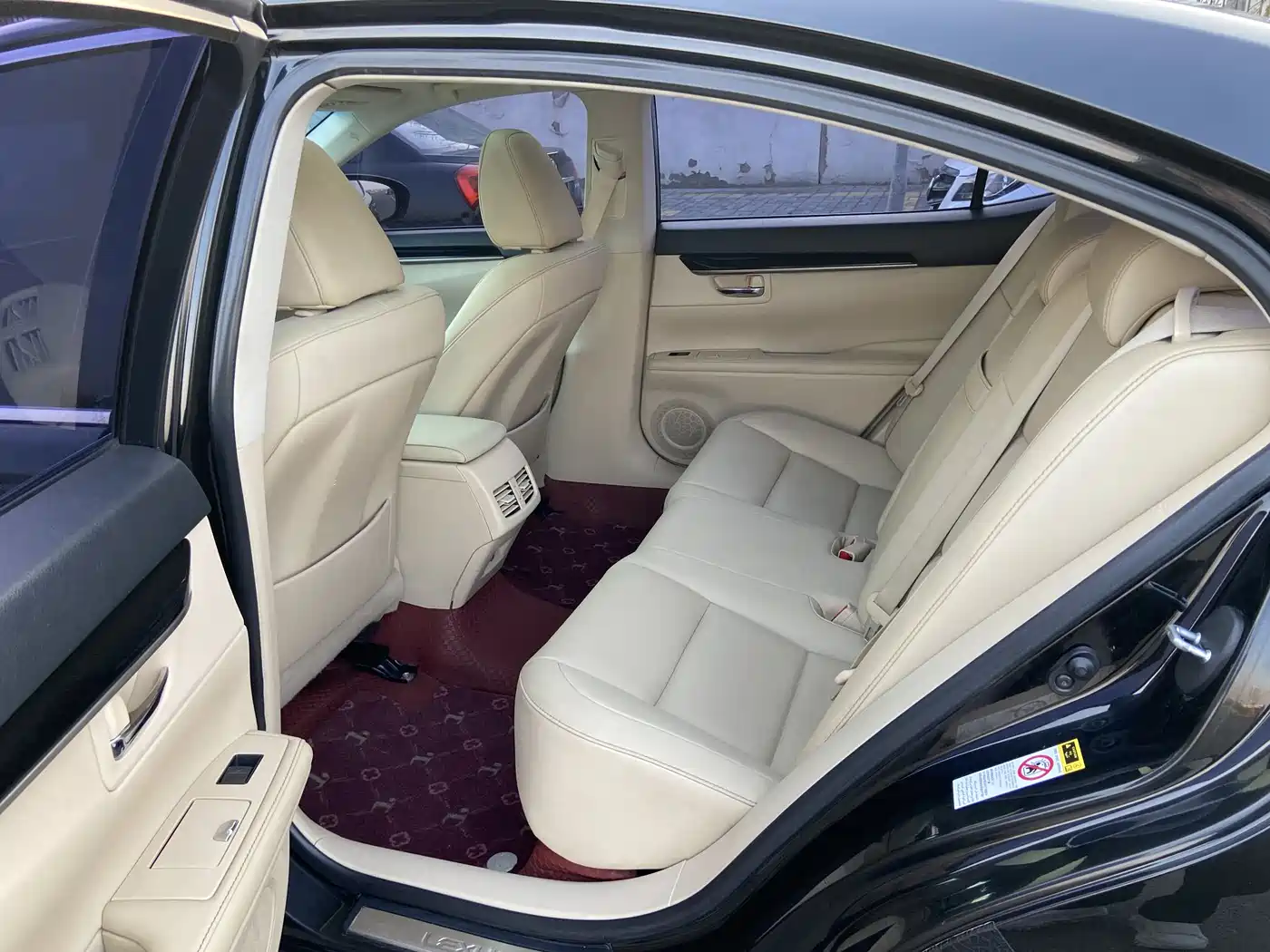 Lexus ES 2013 250 Luxury Edition фото 9