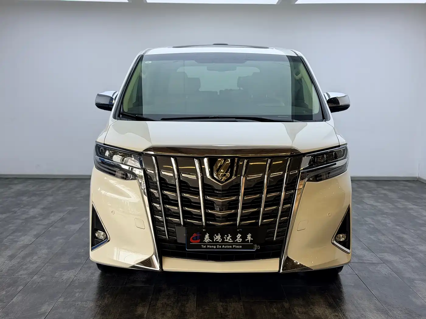 Фото 3 - Toyota Alphard