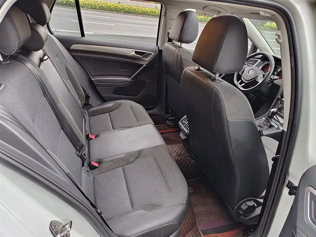 Volkswagen Golf 2020 Beloved Edition 280TSI DSG Comfort фото 10
