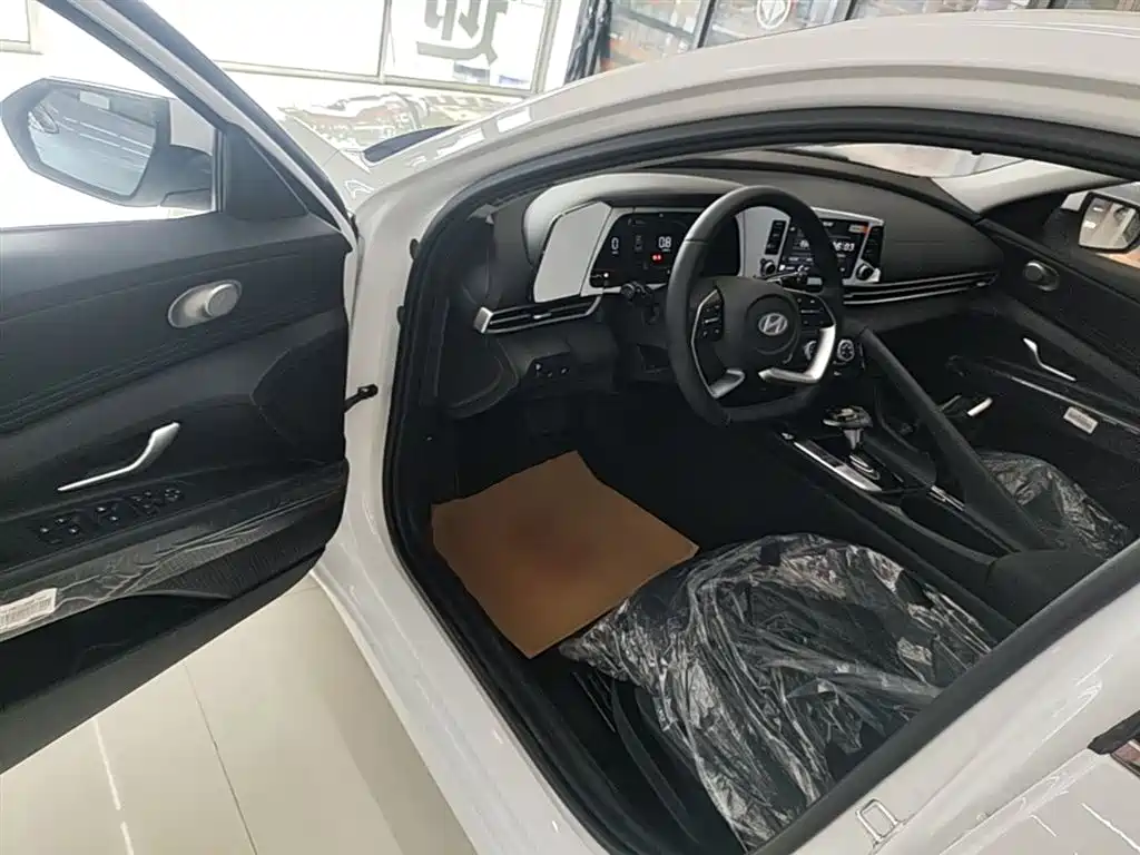 Hyundai Elantra 2023 1.5L CVT GLX Elite Edition фото 16