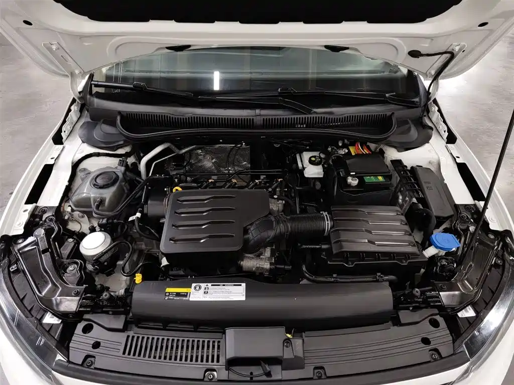 Volkswagen Polo 2021 Plus 1.5L Automatic Panorama Enjoyment Edition фото 6