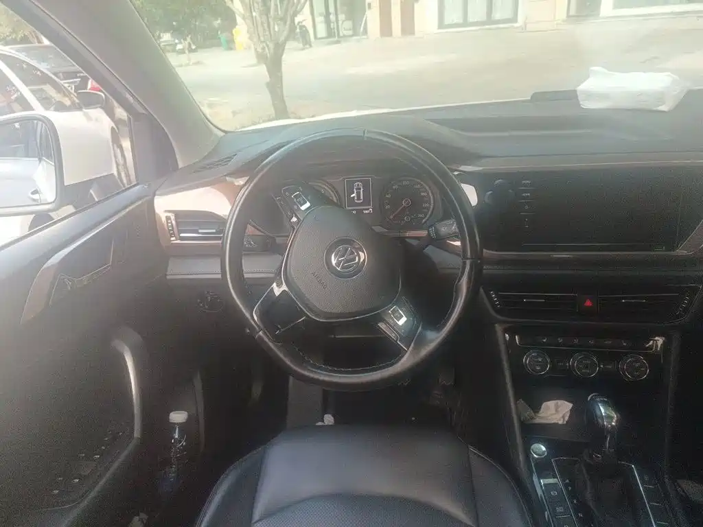 Фото 3 - Volkswagen Tharu
