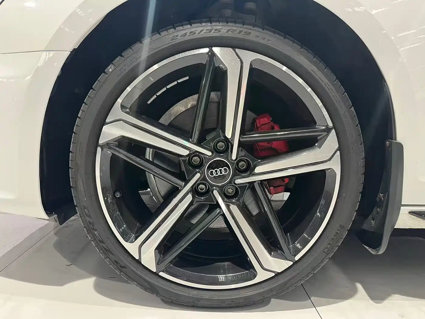 Audi A4L 2023 40 TFSI Luxury Sport фото 14
