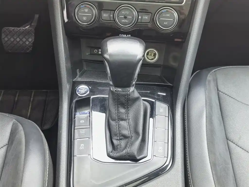 Volkswagen Tiguan L 2017 380TSI Automatic 4WD Luxury Edition фото 13