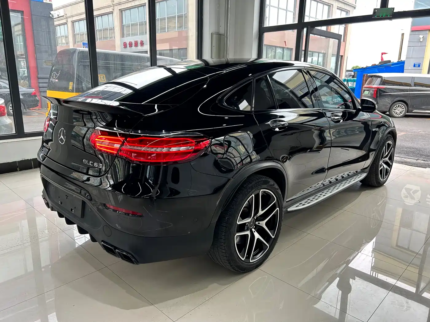 Mercedes-Benz GLC Coupe AMG 2018 AMG GLC 63 4MATIC+ Coupe SUV фото 7