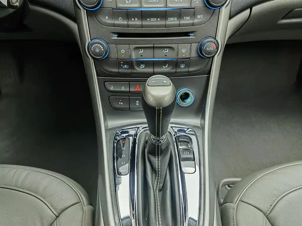 Chevrolet Malibu 2014 2.0L Automatic Luxury фото 13