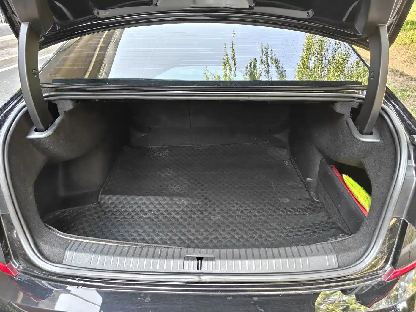 Volkswagen Passat 2023 330TSI Starlight Luxury Edition фото 11