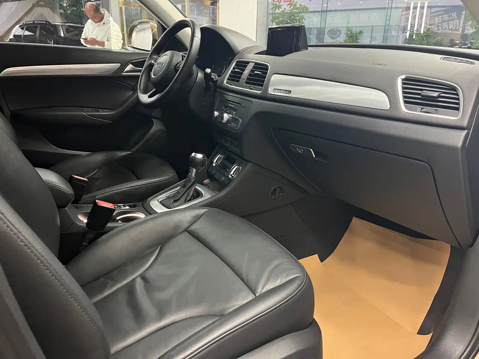 Фото 8 - Audi Q3