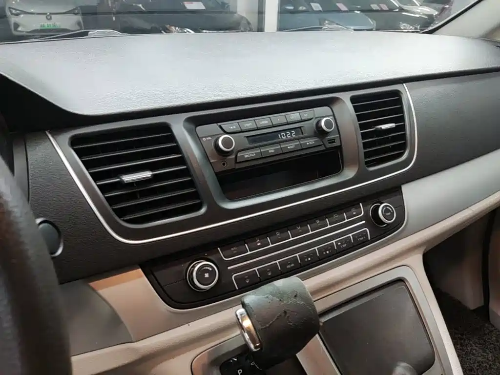 SAIC Maxus Maxus G10 2015 2014 Model Year 2.0T Auto Elite