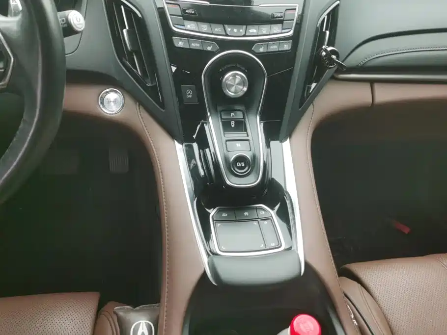 Фото 16 - Acura RDX