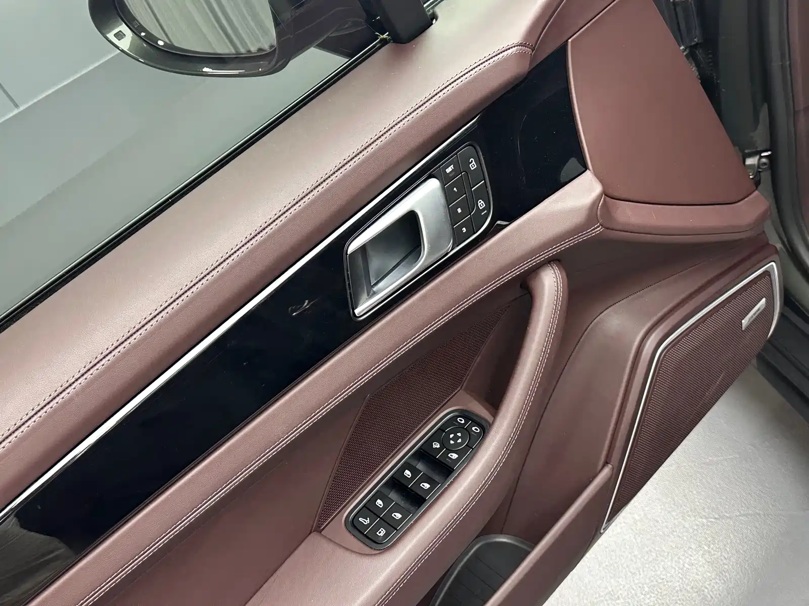 Photo 8 - Porsche Panamera New Energy