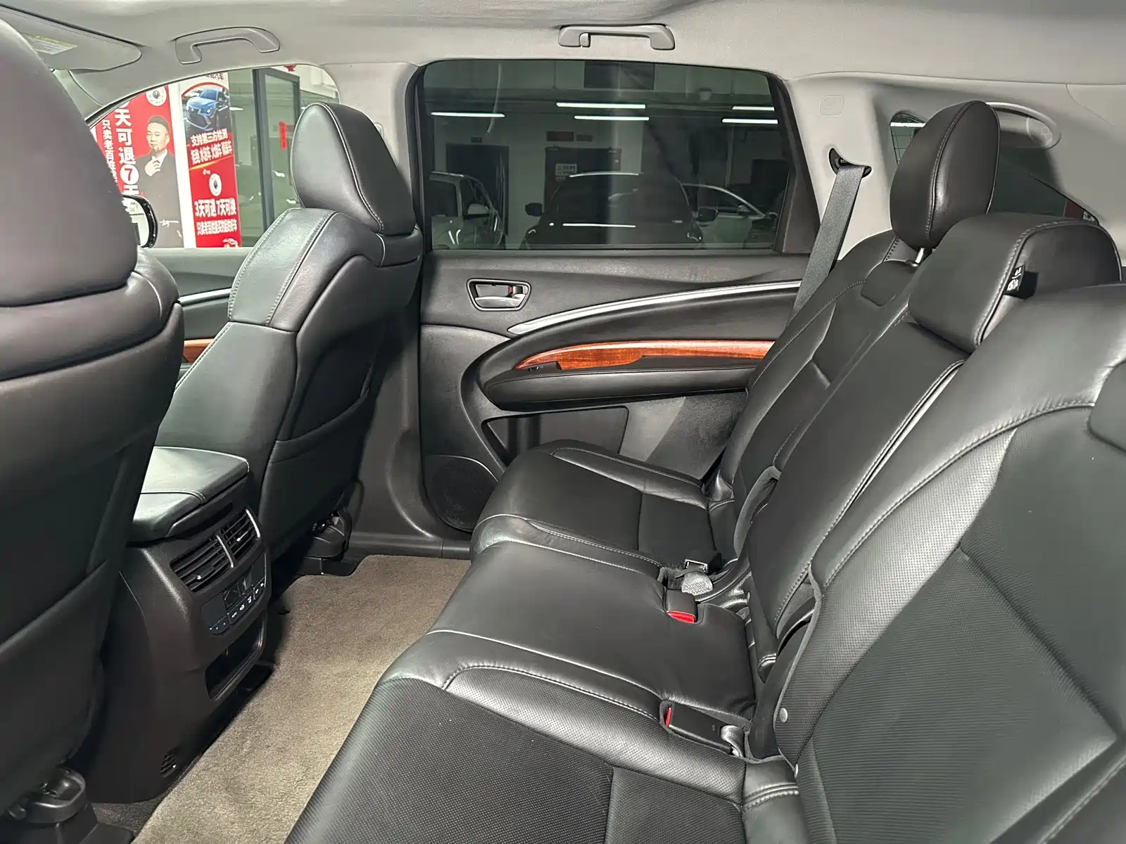 Photo 15 - Acura MDX