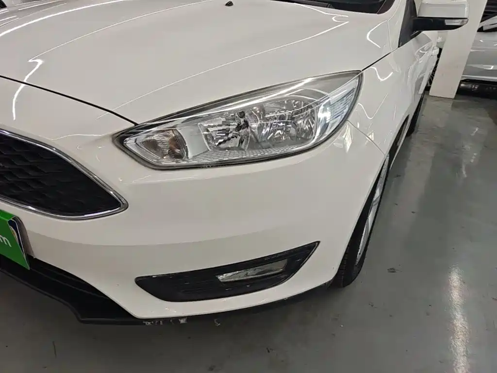 Фото 24 - Ford Focus