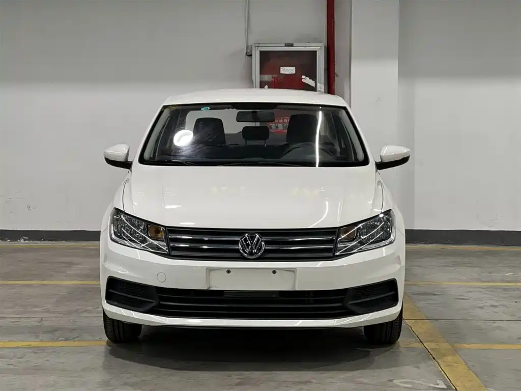 VOLKSWAGEN SANTANA