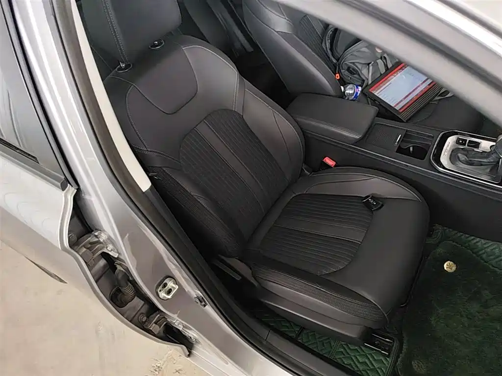 Dongfeng Aeolus Yixuan 2020 2020 230T Automatic Dazzle Edition