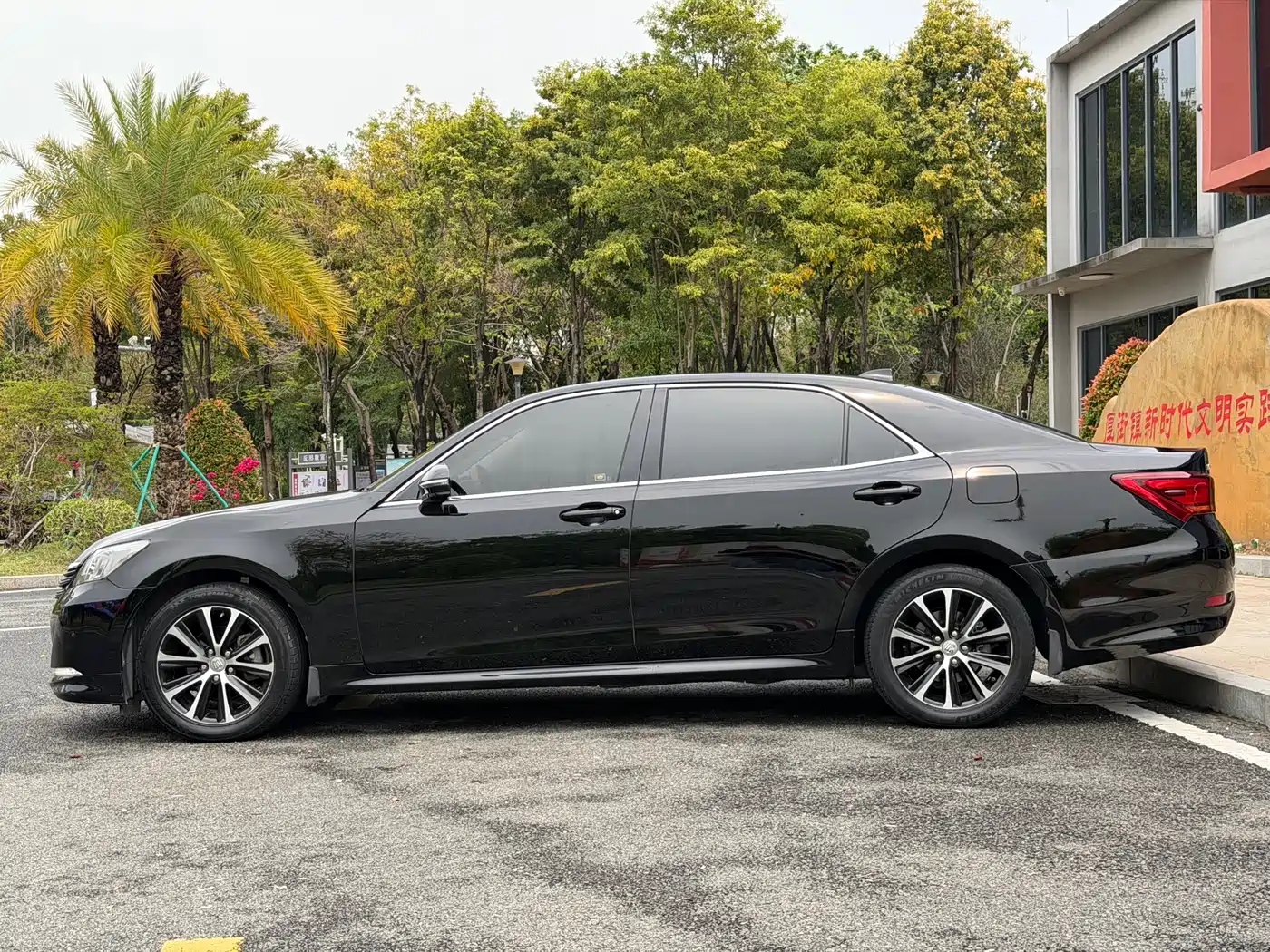 Toyota Crown 2018 2.0T Fashion Edition фото 4
