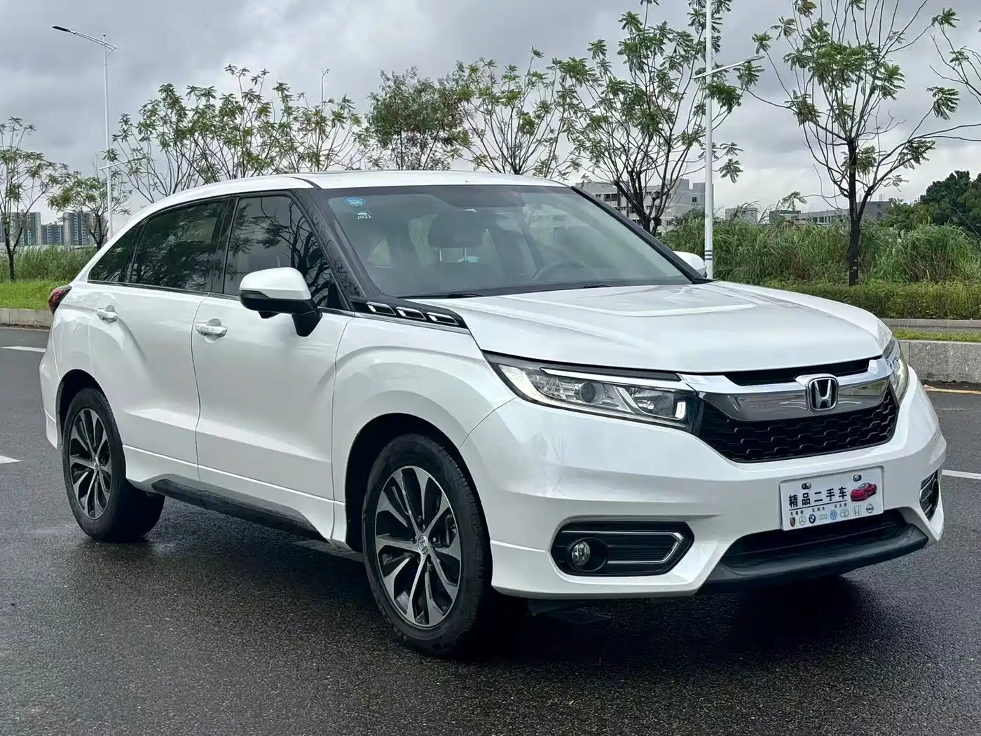 Photo 3 - Honda Avancier