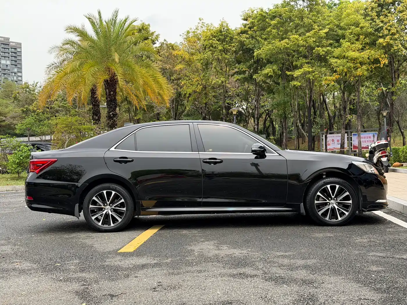 Toyota Crown 2018 2.0T Fashion Edition фото 5