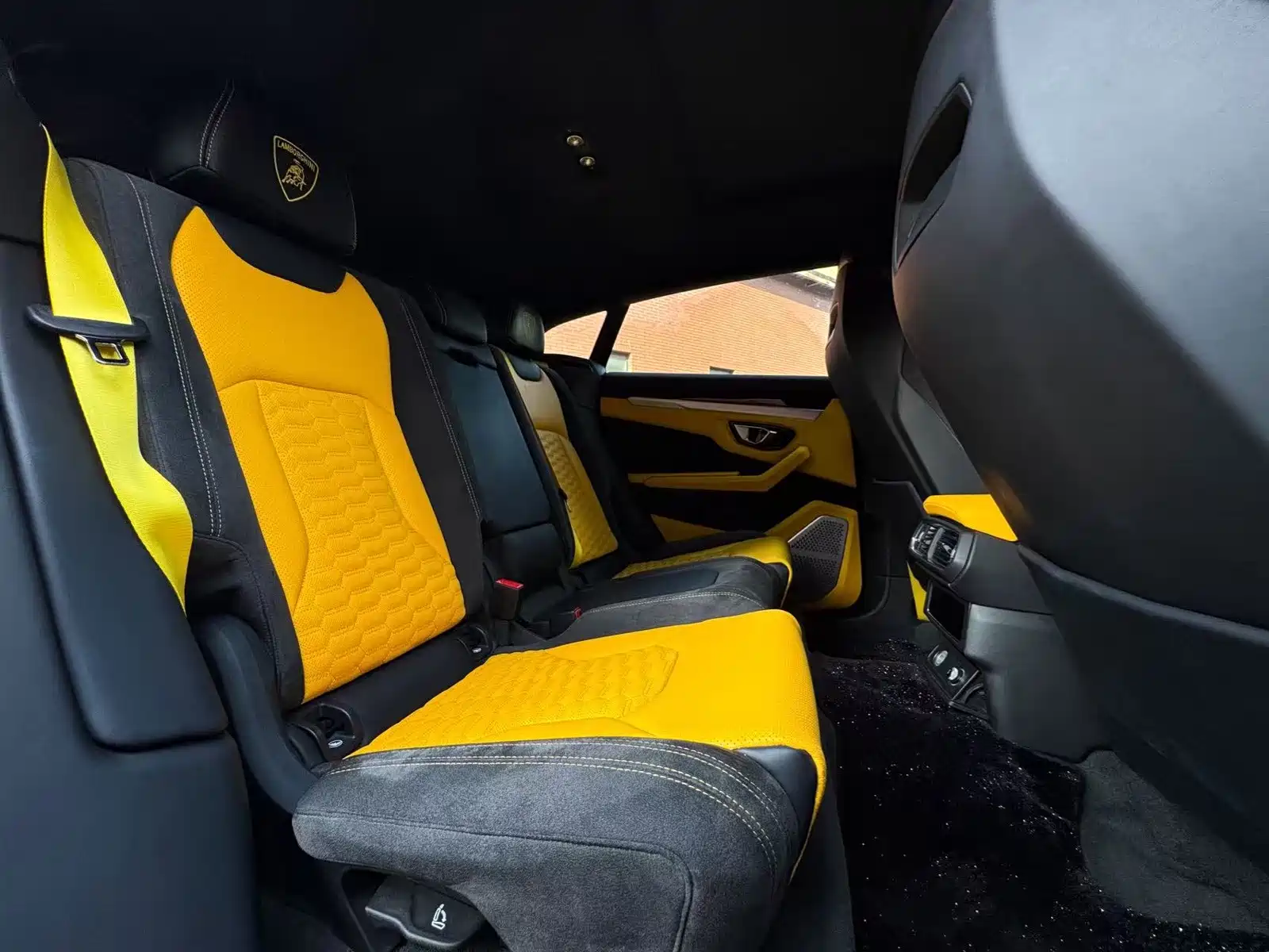 Фото 12 - Lamborghini Urus