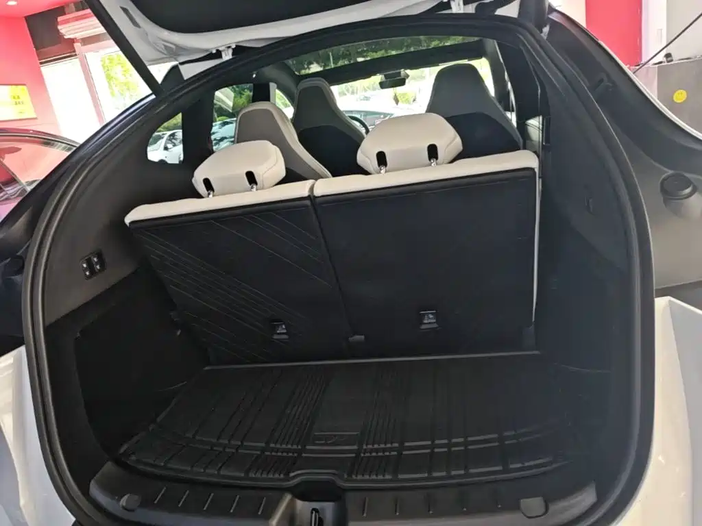 Tesla Model Y L 2026 2025 Facelift Long Range AWD
